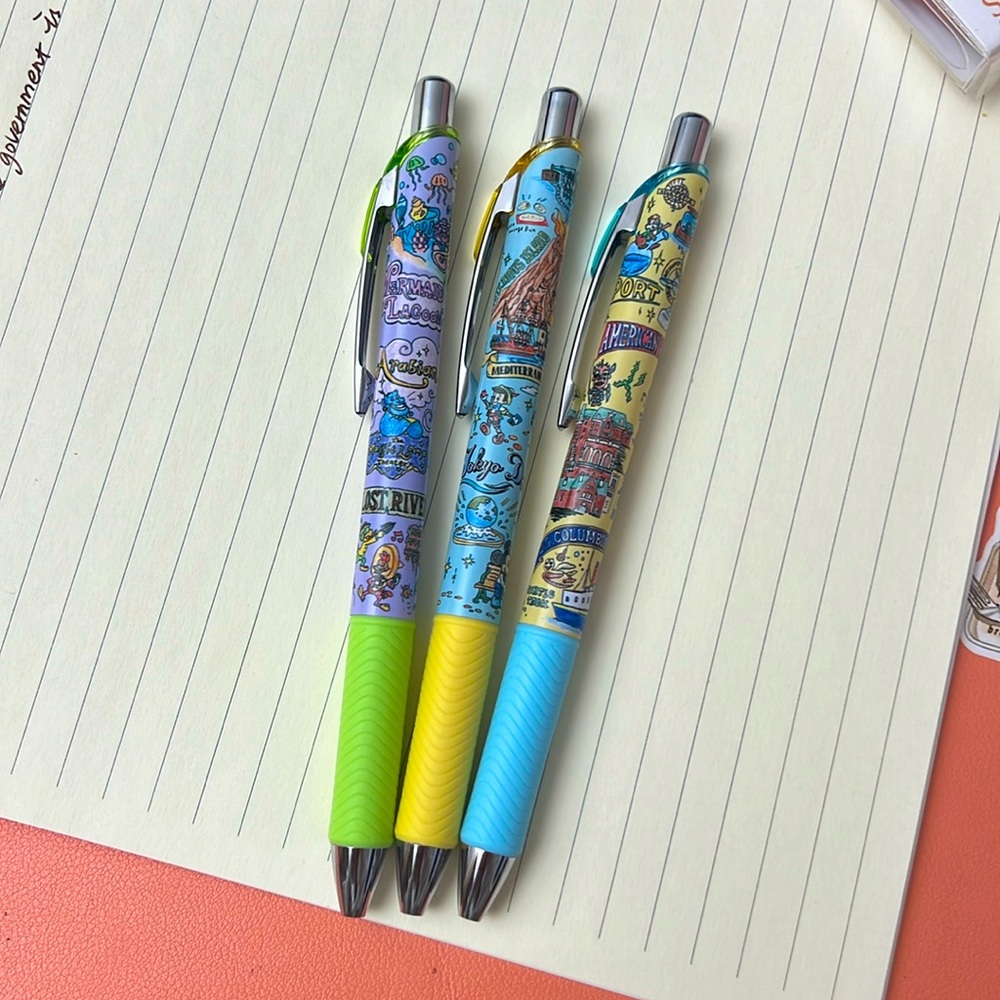 Tokyo Disney resort Gel pen. 3 pieces, 0.5mm. Black ink.
